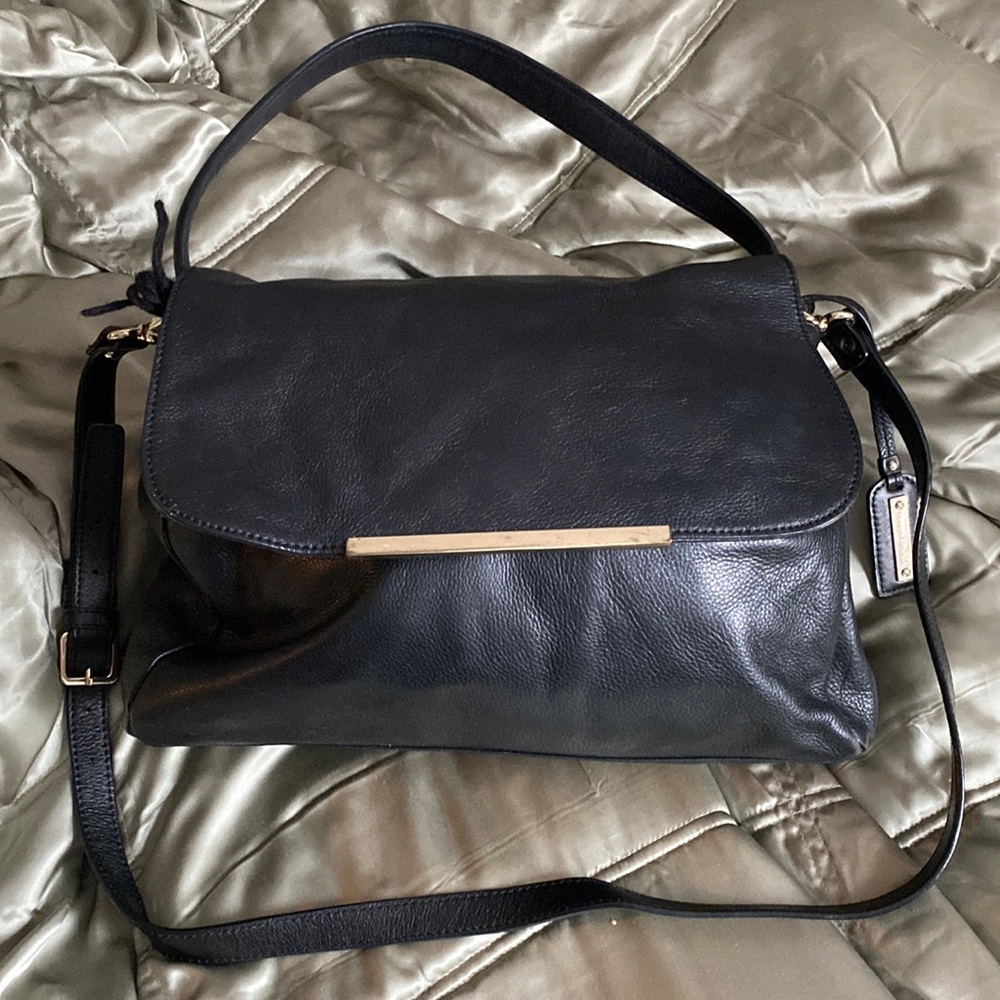 💯 Leather Black Medium Shoulder Bag Gold Hardware